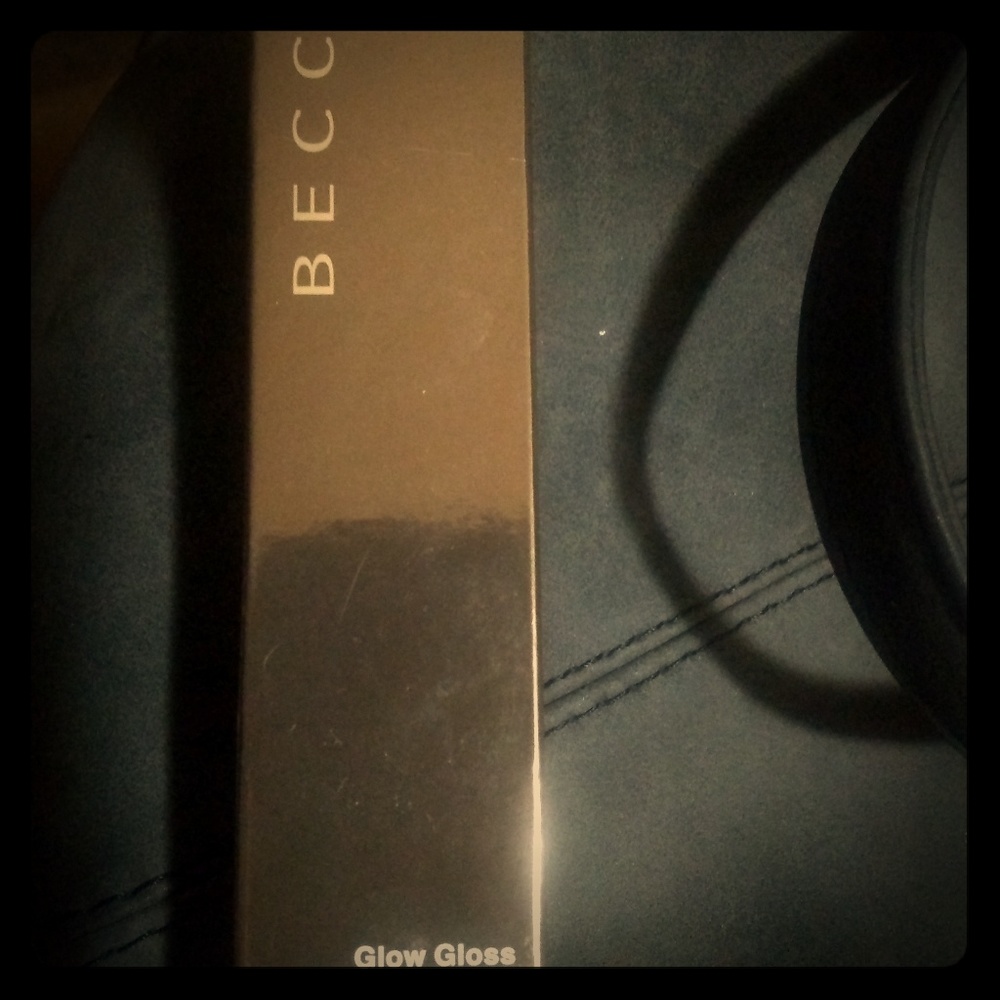 Becca glow gloss champagne creme